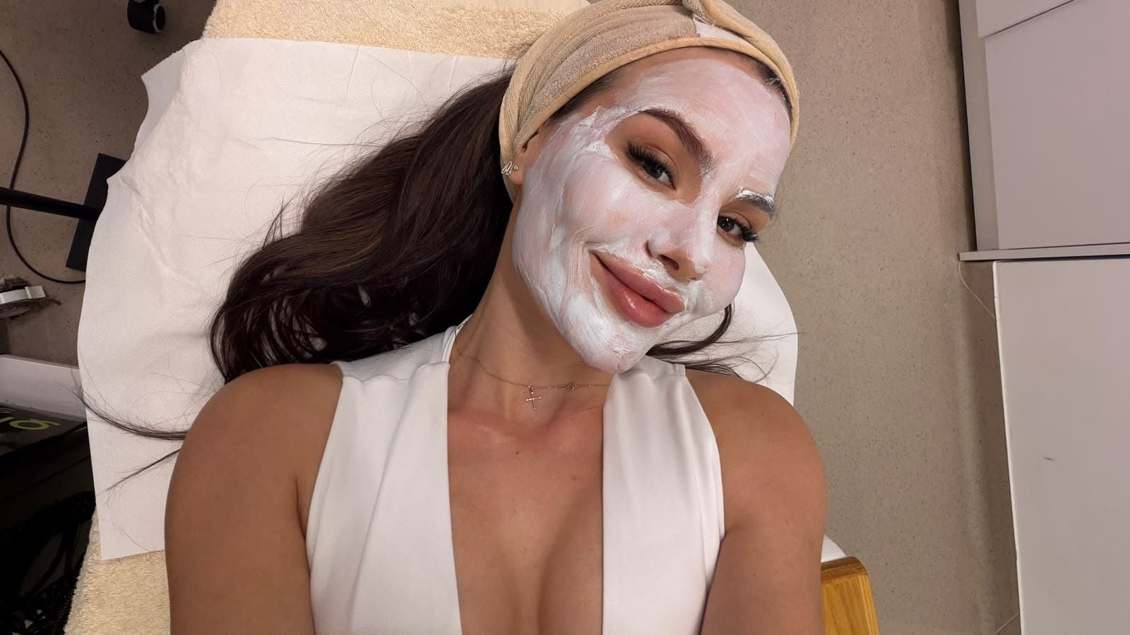 Marina Ruck la EVIcliniq, clinică de estetică și înfrumusețare